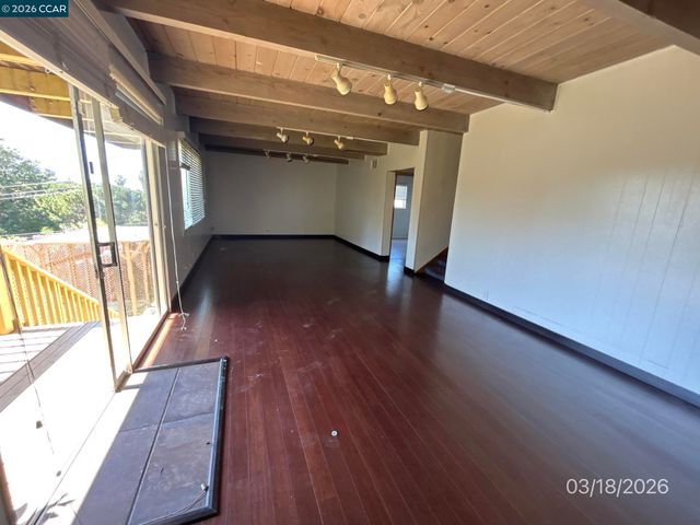 6233 Leona St, Oakland, CA 94605