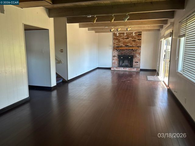 6233 Leona St, Oakland, CA 94605