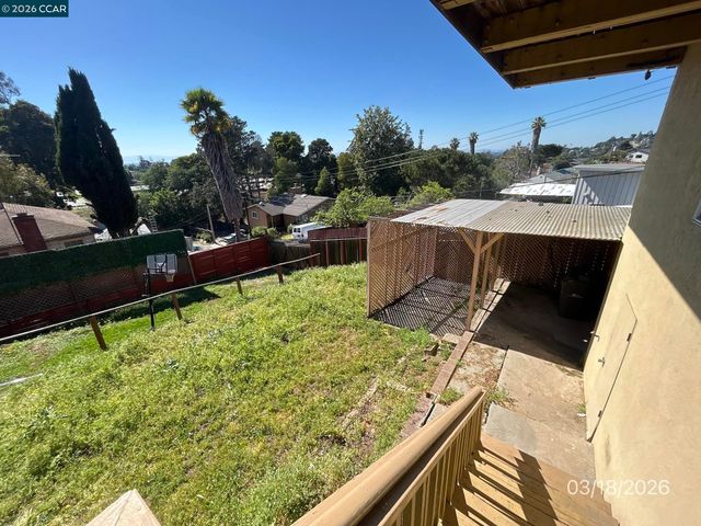 6233 Leona St, Oakland, CA 94605