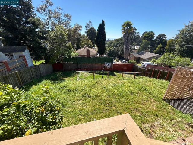 6233 Leona St, Oakland, CA 94605