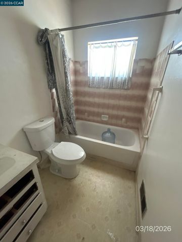 6233 Leona St, Oakland, CA 94605