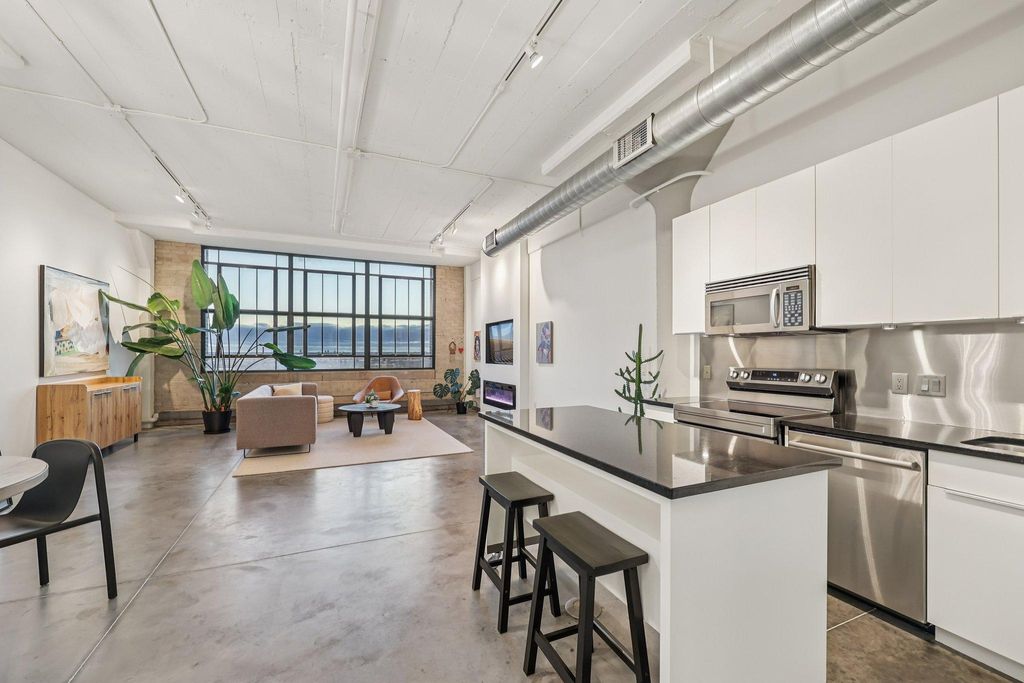 2929 Chicago Avenue 1105, Minneapolis, MN 55407