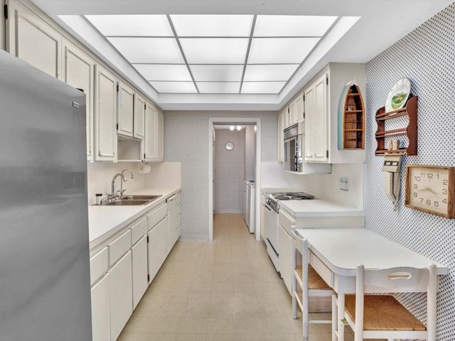 50 East Road 12f, Delray Beach, FL 33483