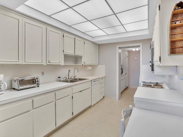 50 East Road 12f, Delray Beach, FL 33483