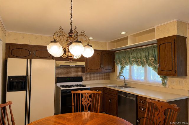 1108 McDonald Avenue, Wantagh, NY 11793