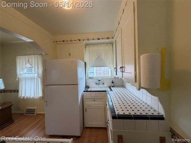 15617 Thomas Avenue, Allen Park, MI 48101