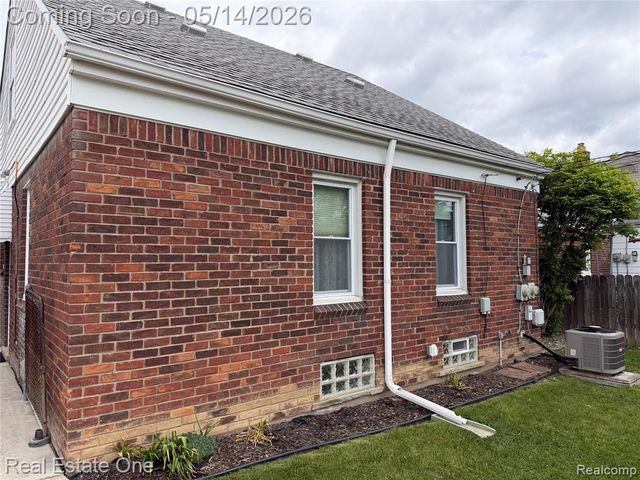 15617 Thomas Avenue, Allen Park, MI 48101