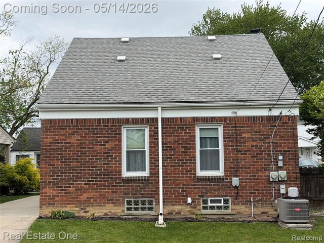 15617 Thomas Avenue, Allen Park, MI 48101