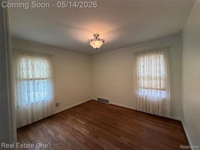 15617 Thomas Avenue, Allen Park, MI 48101
