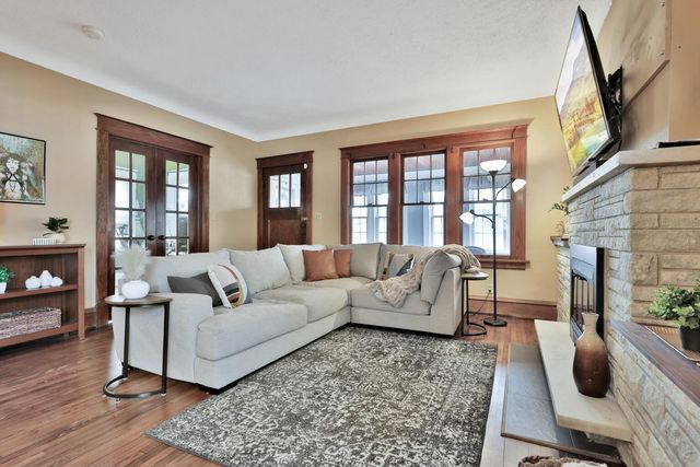 2019 Cottage Avenue E, Saint Paul, MN 55119