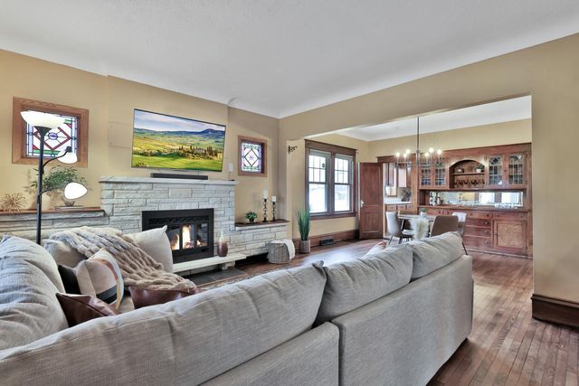 2019 Cottage Avenue E, Saint Paul, MN 55119