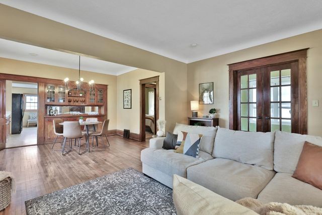 2019 Cottage Avenue E, Saint Paul, MN 55119