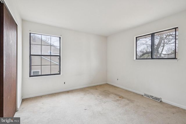 13 HIDDEN DR, Lindenwold, NJ 08021