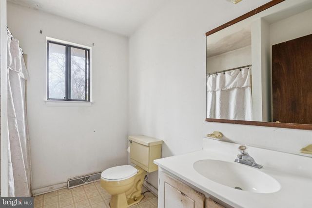 13 HIDDEN DR, Lindenwold, NJ 08021