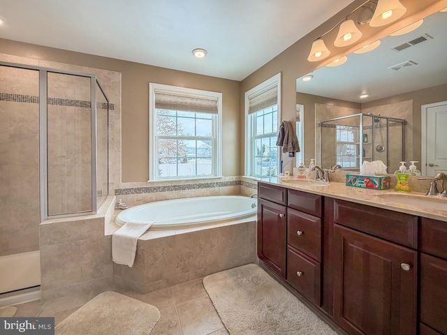 1024 SCHOOL LN, Southampton, PA 18966