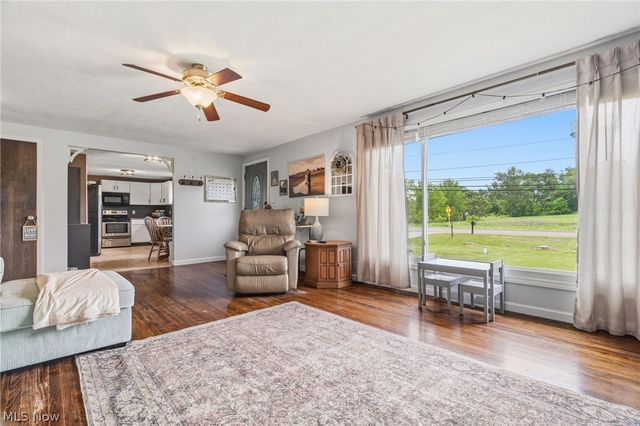 2221 Schneider Street NW, North Canton, OH 44720