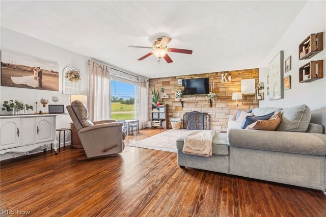 2221 Schneider Street NW, North Canton, OH 44720