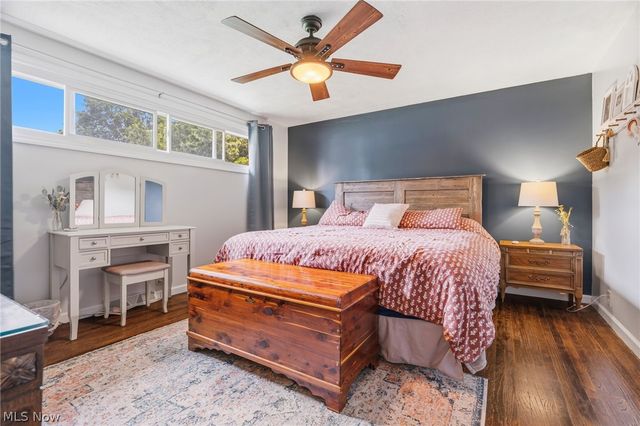 2221 Schneider Street NW, North Canton, OH 44720