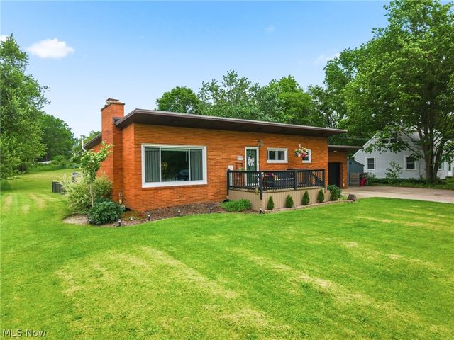 2221 Schneider Street NW, North Canton, OH 44720