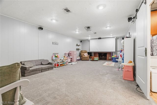 2221 Schneider Street NW, North Canton, OH 44720