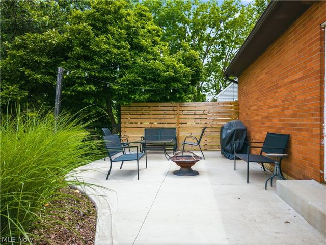 2221 Schneider Street NW, North Canton, OH 44720