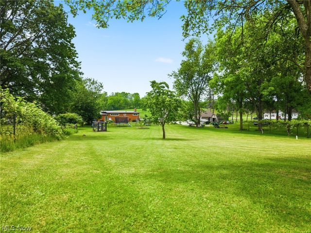 2221 Schneider Street NW, North Canton, OH 44720