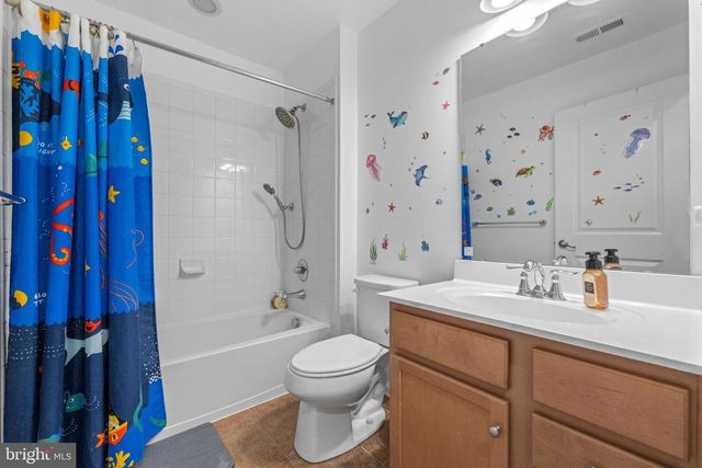24 CHAMBERLAIN CT, Glen Mills, PA 19342
