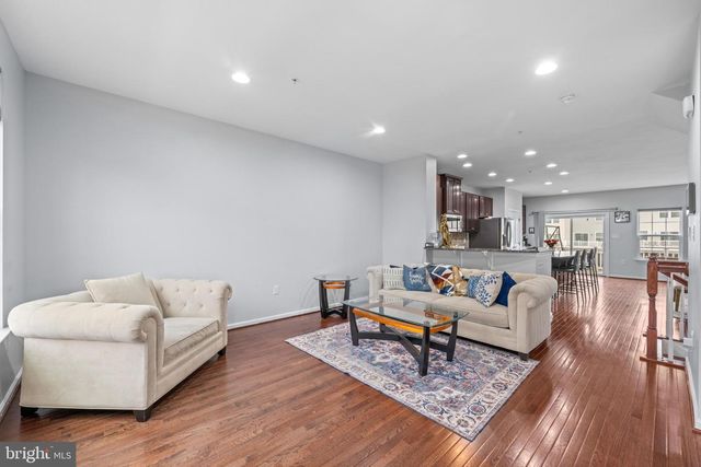 24 CHAMBERLAIN CT, Glen Mills, PA 19342