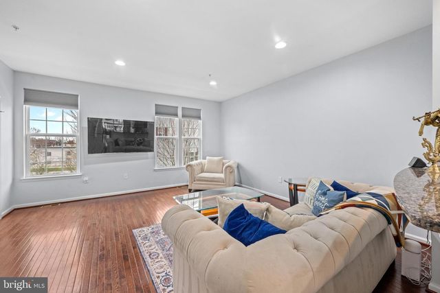 24 CHAMBERLAIN CT, Glen Mills, PA 19342