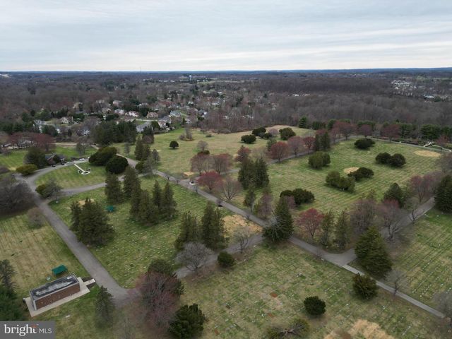 24 CHAMBERLAIN CT, Glen Mills, PA 19342