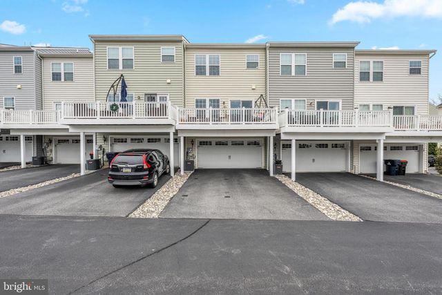 24 CHAMBERLAIN CT, Glen Mills, PA 19342