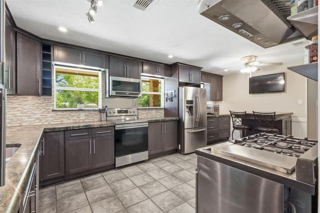 30211 Rickett Lane, Magnolia, TX 77355