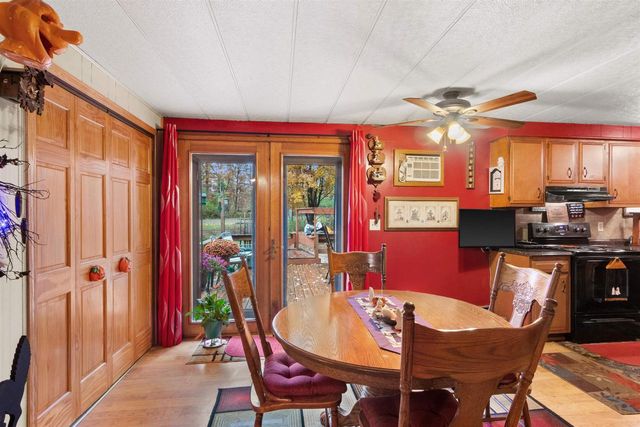 1073 W Queens Way, Nekoosa, WI 54457