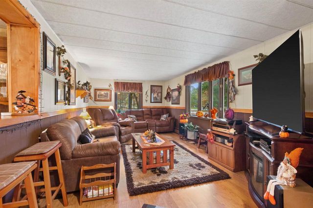 1073 W Queens Way, Nekoosa, WI 54457