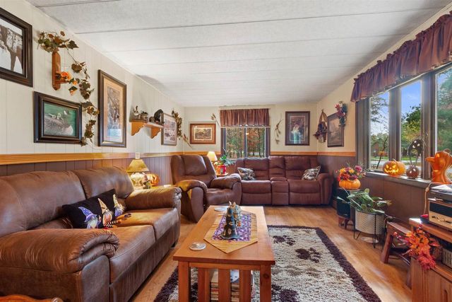 1073 W Queens Way, Nekoosa, WI 54457