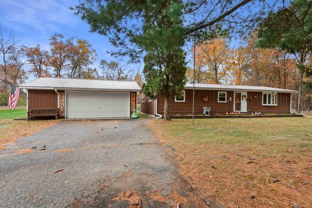 1073 W Queens Way, Nekoosa, WI 54457