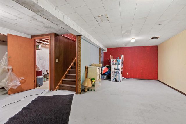 1073 W Queens Way, Nekoosa, WI 54457