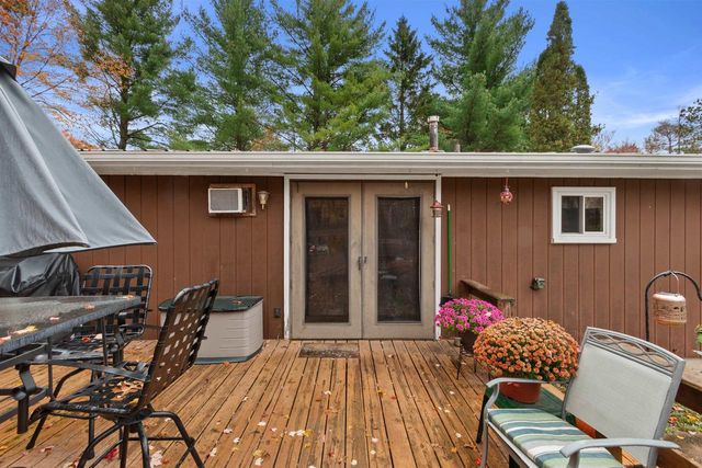 1073 W Queens Way, Nekoosa, WI 54457