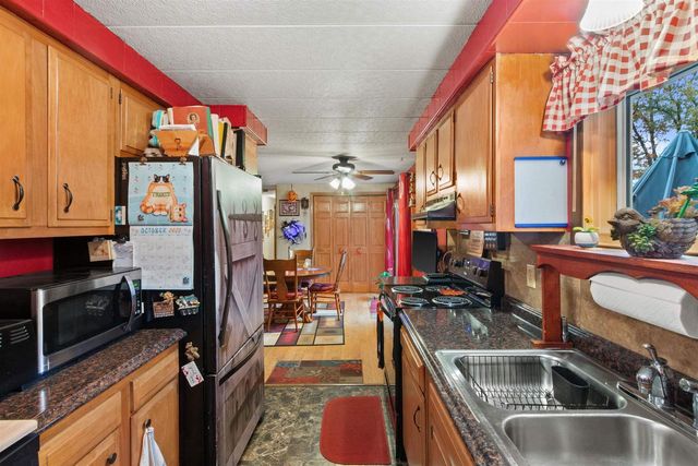 1073 W Queens Way, Nekoosa, WI 54457