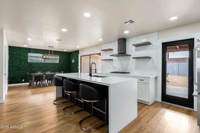 6614 E LATHAM Street, Scottsdale, AZ 85257