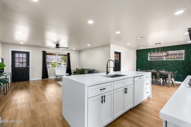 6614 E LATHAM Street, Scottsdale, AZ 85257