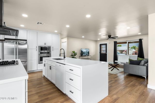 6614 E LATHAM Street, Scottsdale, AZ 85257