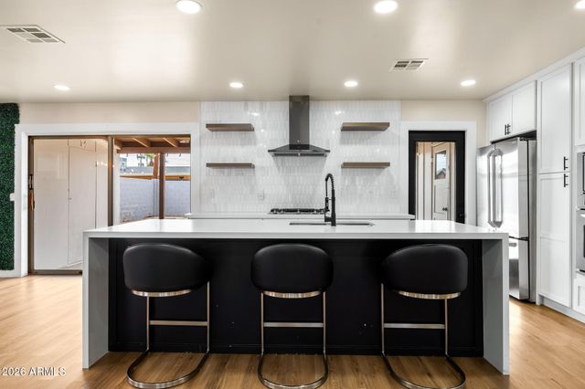 6614 E LATHAM Street, Scottsdale, AZ 85257
