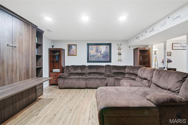 2349 Greenfield Drive, Belleville, IL 62221