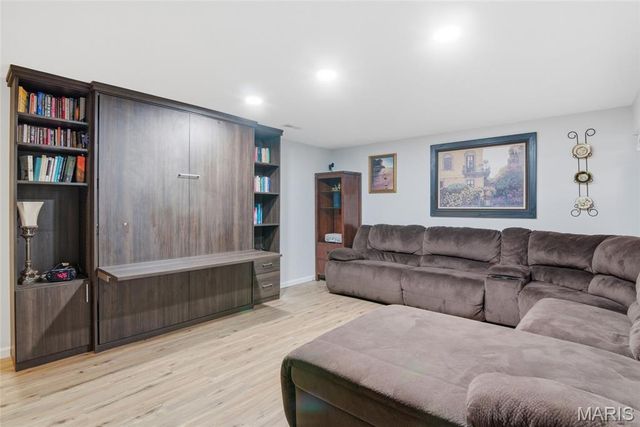 2349 Greenfield Drive, Belleville, IL 62221