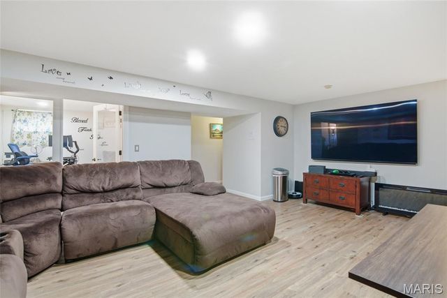 2349 Greenfield Drive, Belleville, IL 62221