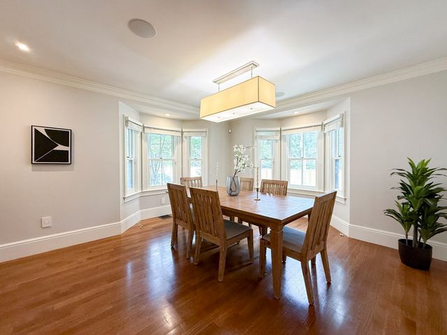 35 Willard St, Cambridge, MA 02138