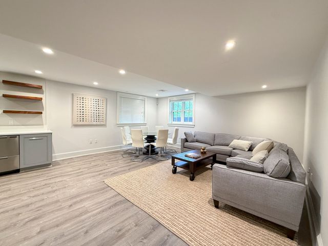 35 Willard St, Cambridge, MA 02138