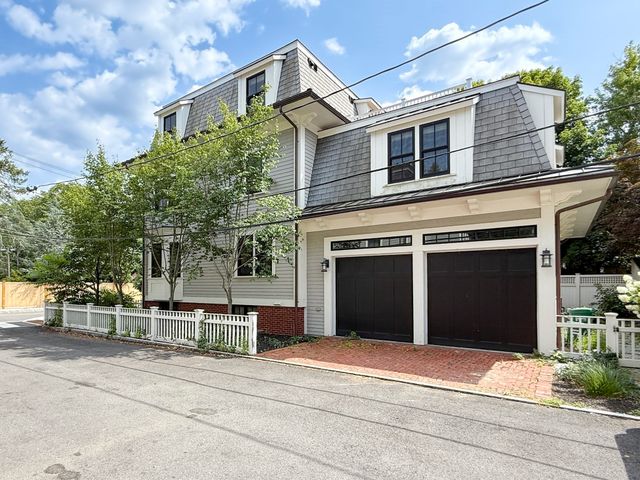35 Willard St, Cambridge, MA 02138