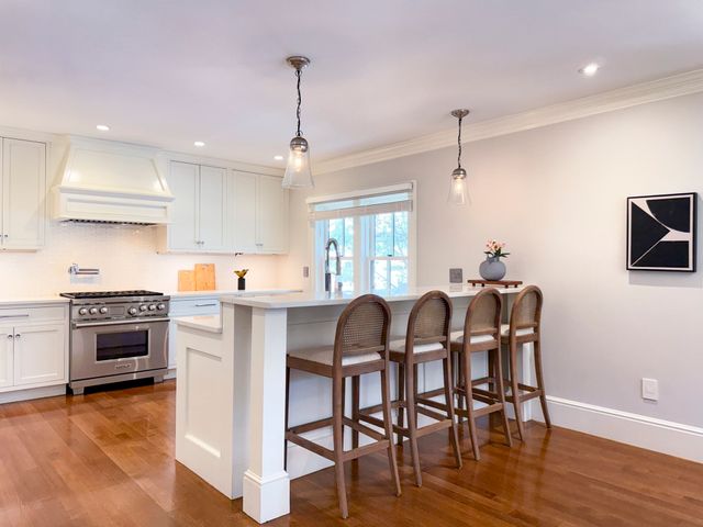 35 Willard St, Cambridge, MA 02138